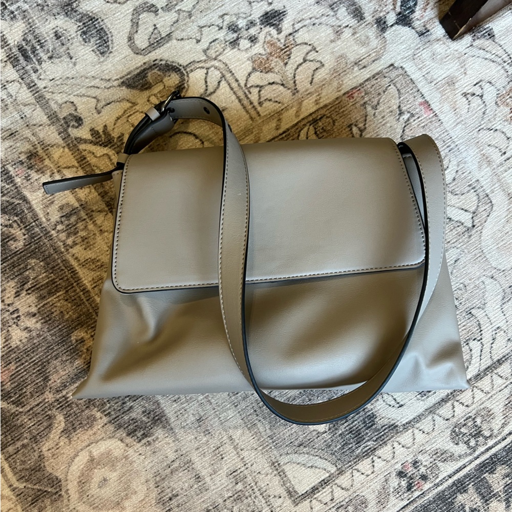 Simply Vera Wang Shoulder Bag